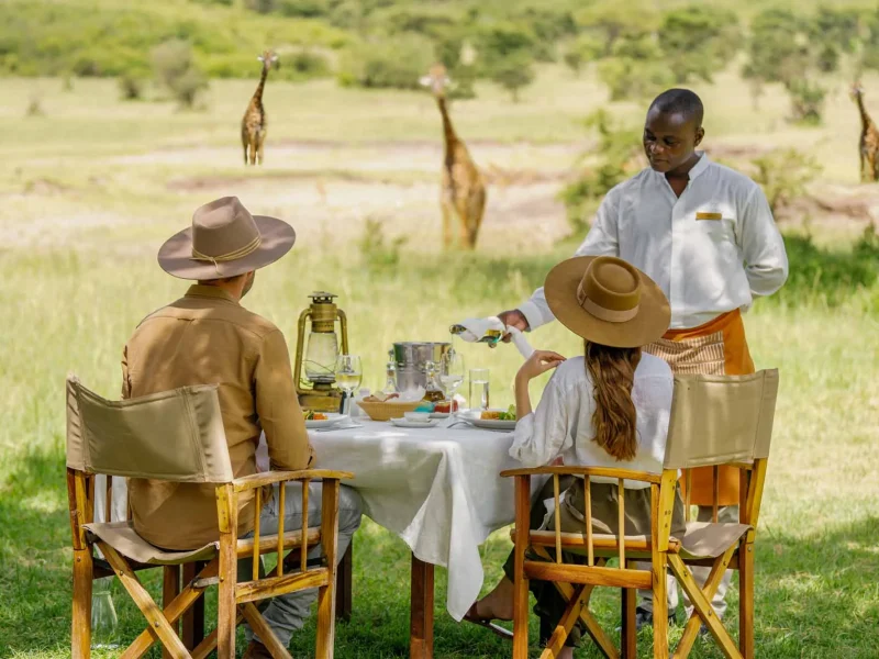romantic_safari_serengeti_meal